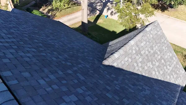 Ridge cap detail on a new Kingwood roof