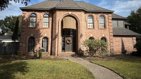 Front entry and roofline after the replacement