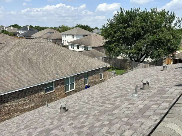 Driftwood laminate roof on a one-story Houston home in 77047