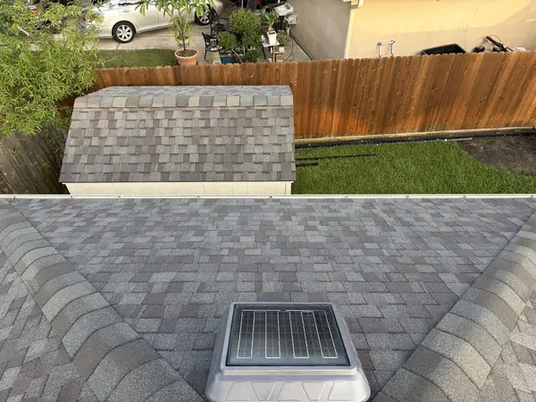 Low front roof section with the reset skylight