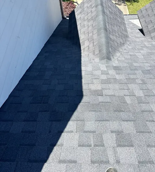 Second-story wall flashing on a new Houston roof