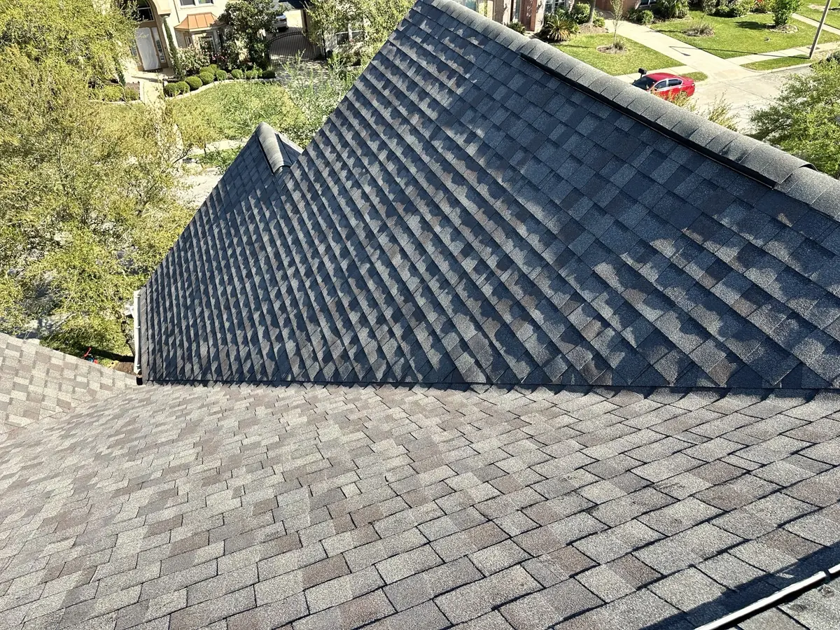 Gray laminate roof on a one-story League City home in 77573