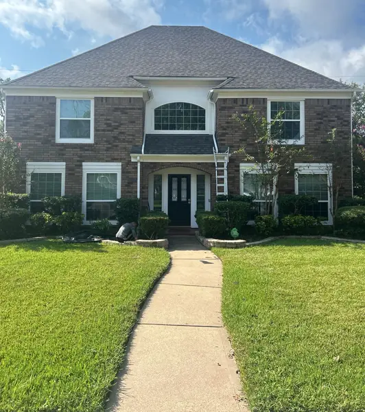 Front slope of a new laminate roof in Sugar Land 77479