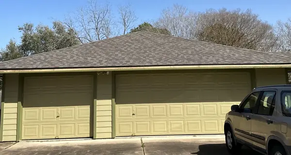 Three-car garage with fresh shingles in Pearland, TX