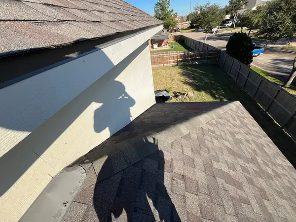 Valley and ridge detail on a new Rosharon roof