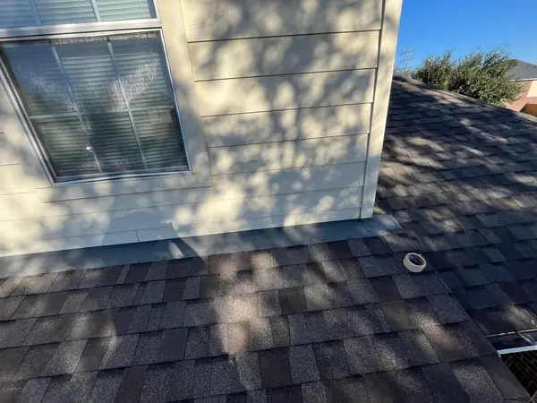 Side slope of a new laminate roof in Rosharon